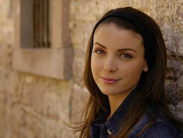 Özge Özberk 1976 doğumlu