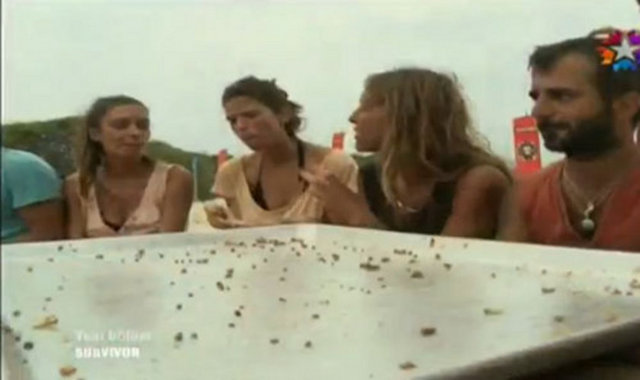 Acun Ilıcalı'nın sunduğu Survivor'da açlık yarışmacıları şekilden şekile sokuyor...