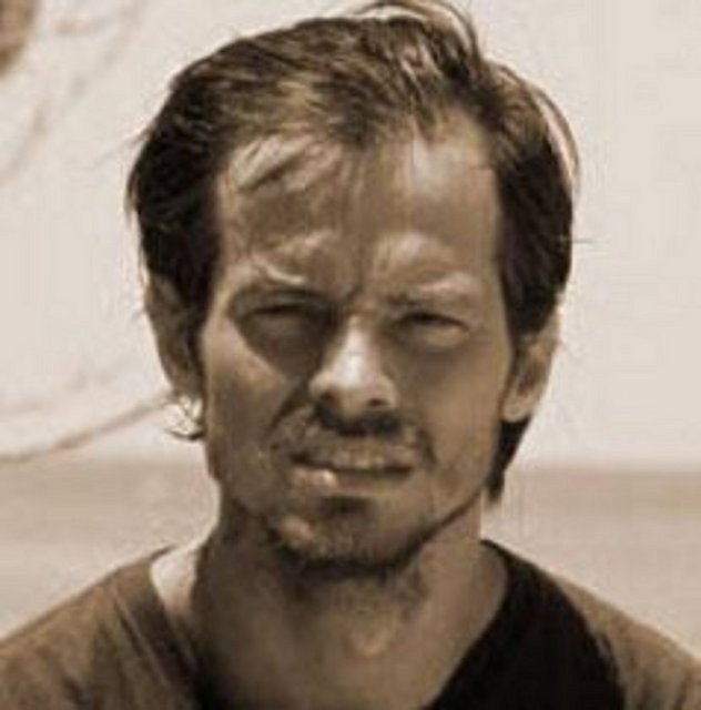 Adada kaldığı dönem içinde kelimenin tam anlamıyla bir deri bir kemik kaldı...