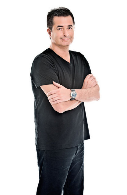 Ilıcalı, yarışma programlarında yer verdiği isimlerin birçoğuna yarışma biter bitmez iş teklifinde bulunup Acun Medya'da çeşitli görevlerde çalıştırıyor.