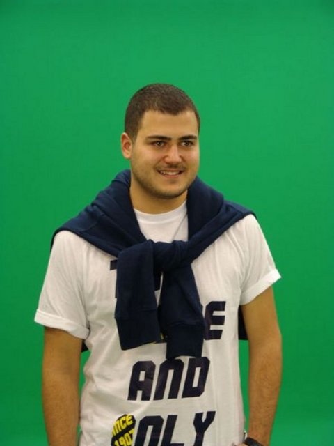 acunn.com'da röportajcı olarak işe başladı.