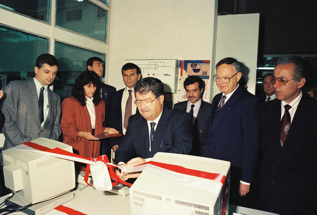 Cumhurbaşkanı Özal, ODTÜ'de yeni bilgisayar sisteminin işletmeye alınması münasebetiyle yapılan açılış töreninde… (22 Eylül 1990)