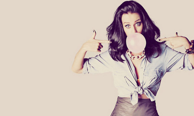 Aynı zamanda bazı öğretmenler de okullarda sakız çiğneme kuralının değiştirilmesini ve çocukların sınav sırasında sakız çiğnemesinin  -  - onların uyanıklığını ve konsantrasyonunu daha iyi sağlayacağını savunmaktadır...