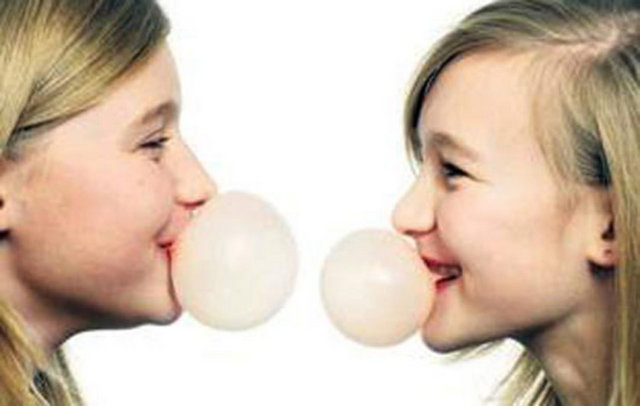 Çalışmalara göre sakız çiğnemek uyanıklığı ve konsantrasyonu arttırıyor ve hayatın günlük stresini azaltıcı yönde etki gösteriyor...