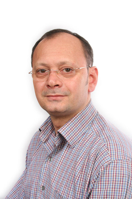 Şirinler'de , Gözlüklü Şirin'i Bahtiyar Engin...