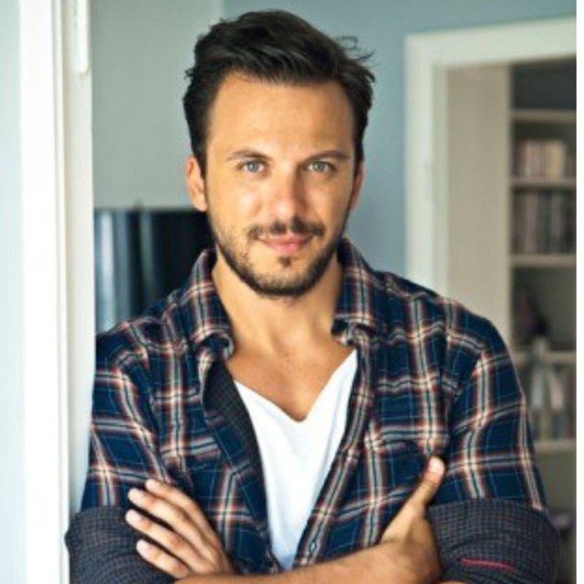 Serkan Altunorak, ise Bugs Bunny'yi seslendirmişti.