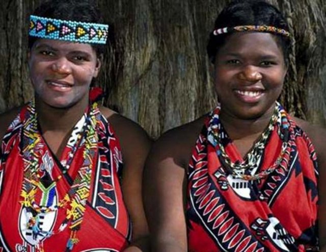 Bu ülkede kadınlar aleyhinde birçok kural vardır ve bunlardan bir tanesi de iç çamaşır giymelerinin yasak olmasıdır...