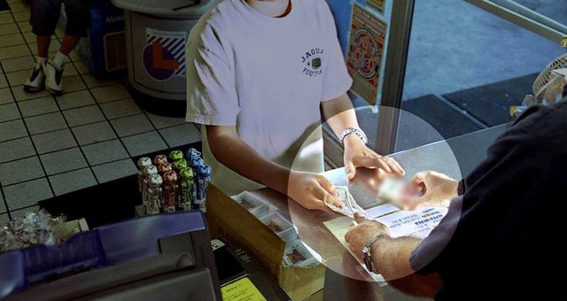 Çocukların sigara satın alması yasak, içmesi serbesttir - Avustralya