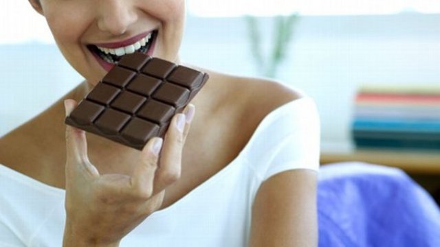 Kadınların toplu taşıma araçlarında çikolata yemesi yasaktır - İngiltere