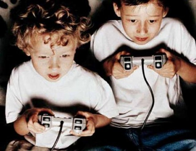 PC Oyunlarının Yasaklanması – Yunanistan İlk olarak 3 Eylül 2002 tarhinde yürürlüğe giren kanunda amaç, internet kafelerde çocukların bahis ve kumar içerikli oyunlardan uzak durması idi...