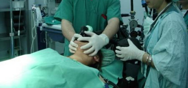 ABD - West Virginia'da doktorlar, yanında başka biri olmayan bayanlara anestezi yapamazlar.