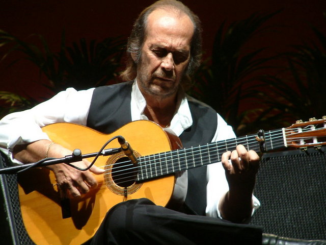 Paco de Lucia - Woody Allen'ın Vicky Christina Barcelona filmi sayesinde yeniden sevdiğimiz flamenko gitar ustası  ikinci kez İstanbul'a geliyor. Paco de Lucia, 30-31 Mayıs tarihlerinde CRR Konser Salonu'nda iki konser verecek.