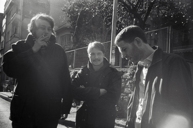 The Radio Dept. - Huzur veren vokaller, yumuşak tınılı gitarlar ve onlara sakin sakin eşlik eden davullar, dream-pop grubu The Radio Dept.'in Kuzey Avrupa coğrafyasından, İsveç'ten geldiğini kanıtlar nitelikte. Mayıs ayının ilk günü İKSV Salon'a konuk olacak grup üçüncü kez İstanbul'da çalmaya geliyor. -  