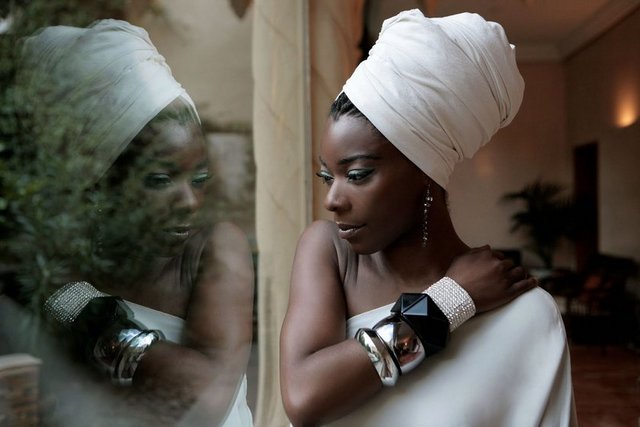 Buika - Türkiye'de olduğu halde burada Buika'dan daha az performans gerçekleştiren sanatçılar olduğunu söylesek belki de abartmış olmayız. Flamenko müziğin son yıllardaki önemli isimlerinden Concha Buika, önceki performanslarından farklı olarak bu kez İstanbul Opera Orkestrası'yla birlikte gerçekleştireceği konser için 24 Mayıs'ta İş Sanat'ta olacak. Sanatçı daha sonra 25-26 Mayıs tarihlerinde, sırasıyla Ankara Meb Şura Salonu ve İzmir Arena'da 2 konser daha verecek.