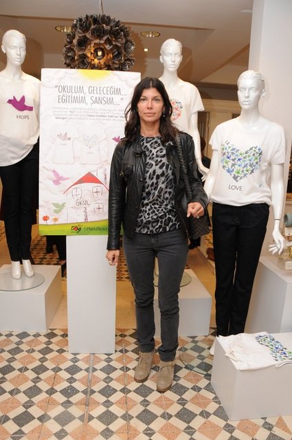 ZEYNEP ÜSTÜNEL