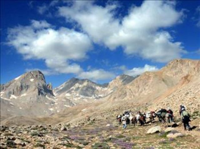 KAYSERİ Romalılar Mazaka adlı şehri alınca buraya Kaysarea adını verdiler. Yani İmparator şehri anlamına gelir. Daha sonra Kayseri olarak halk arasında yayıldı