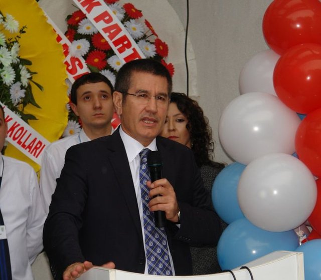 Ordu ve Giresun illeri birleşiyor mu? Bakan Nurettin Canikli, Ordu ve Giresun İlleri'ne ortaklaşa hizmet verecek olan Ordu'nun Gülyalı İlçesi'nde inşaatı süren Türkiye'nin deniz üzerine dolguyla yapılan ilk havalimanı olan,