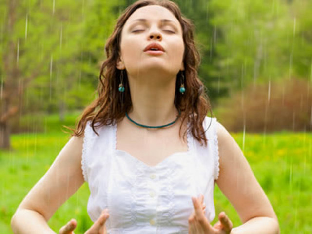 DÖRT DAKİKADA DERİN DERİN NEFES ALIN -  - Doğru ve derin nefes almanın rahatlatıcı etkilerini yaşamanız için yogi olmanıza gerek yok. Nerede olursanız olun nefes egzersizlerinizi yapabilirsiniz.