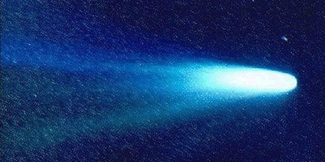 Halley Kuyruklu Yıldızı -  - Her 76 yılda bir dünyayı ziyaret eden kuyruklu yıldız tarih boyunca insanları korkutan bir unsur olmayı başarmıştı... -  -  -  -  -  -   -  -