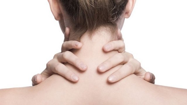 Şişman bir boyun ve çeneden kurtulun -  -  - Keskin yüz hatlarına sahip olamayışınızın sebebi aşırı yağlanma olabilir. Bu sorunu gidermek için temel boyun ve çene egzersizlerini uygulayın.