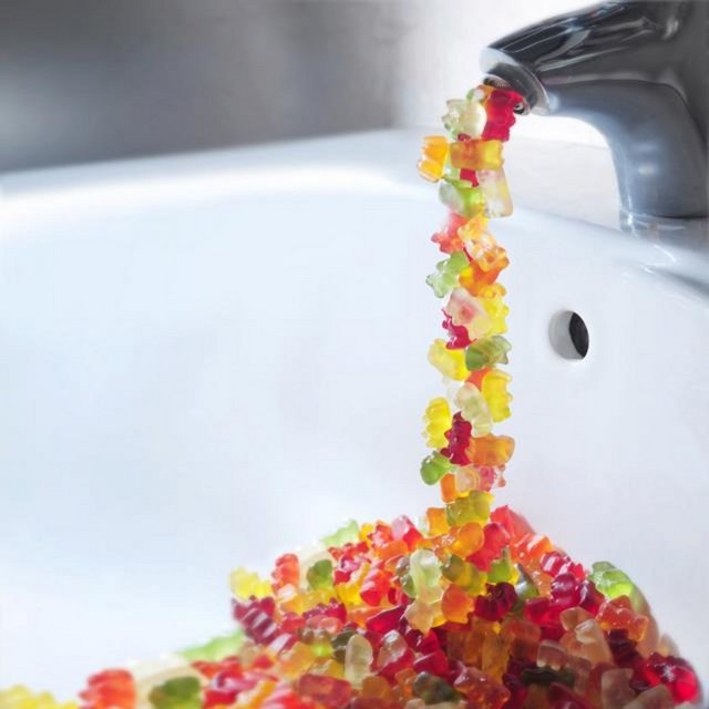 Shellac, genellikle ahşap yüzey ve mobilyaların parlaklığını artırmak için kullanılan bir üründür.