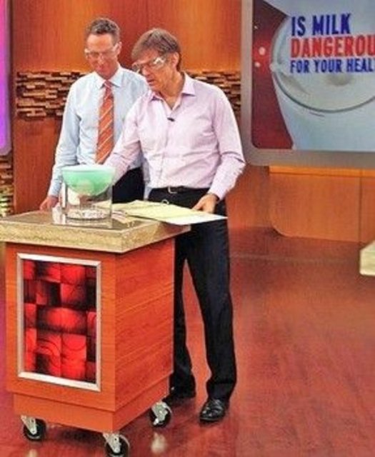 ABD'de yayınlanan Dr. Öz Show'a katılan Harvard Üniversitesi'nden Dr. Mark Hyman sütün aslında sağlığa zararlı olduğunu - ortaya koyan verilerin bulunduğunu anlattı.