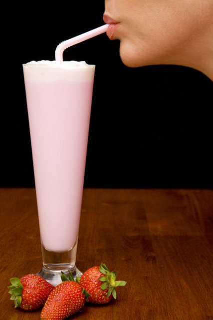 Fast food şirketleri çilek tadını yapay yoldan elde etmek için 50 farklı kimyasal kullanıyor.