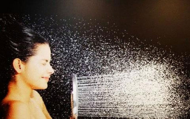 - Kireçlenen duş başlığı: 1 gece boyunca sirkeli suda bekletin.