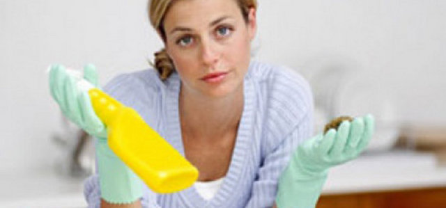 - Kapı kolları: Tuz, un ve sirke kullanın. Hem mikropları, hem de lekeleri giderecektir. -