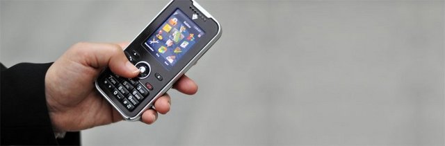 Telefon dinlemelerinin ardından ülkelerin büyük önem verdiği teknolojilerden biri haline gelen kriptolu cep telefonlarında da TÜBİTAK imzası bulunuyor. Cep telefonlarının haberleşmeye getirdiği kolaylığı ve güvenli iletişimi bir arada sunan "MİLCEP"e TÜBİTAK mühendisleri yeni özellikler kazandırmaya devam ediyor.