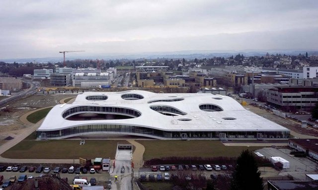 13-	Ecole Polytech Fédérale Lausanne