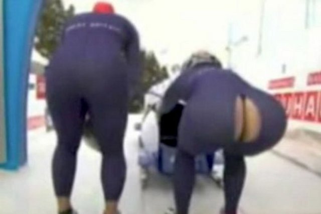 İngiliz ekip, yaşanan aksiliğe rağmen ikili yarışmayı yedinci sırada bitirmeyi başardı.