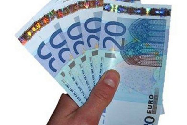 Başarı: Başarılı bir erkek karısının harcayabileceğinden fazla para kazanan erkektir. Başarılı bir kadın böyle bir erkeği bulabilen kadındır.