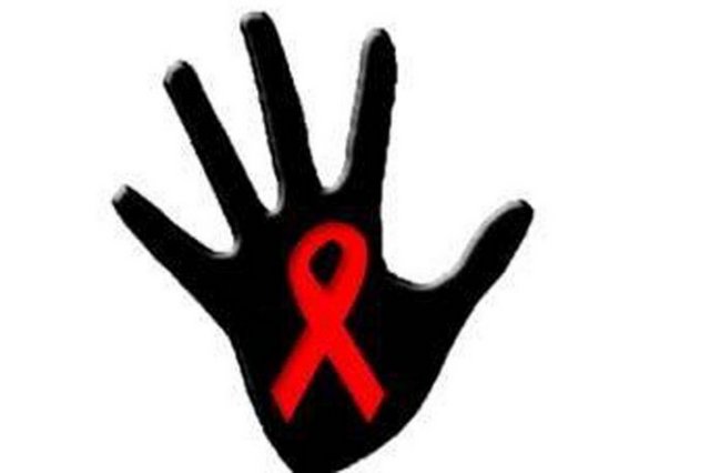 AIDS: AIDS hastalarının %75′i erkek, %25′i kadındır. Kadınların daha az AIDS'e yakalanmasının nedeni hastalığı taşıyan X kromozomundan iki tane bulunmasıdır. Böylece bir kromozom hastalık kapsa bile, diğeri ona baskın gelebilir.