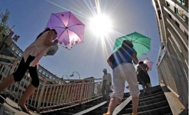 Bu nedenle şapka ve gözlük kullanmak, gölgede durmak, solaryuma girmemek gibi önlemler bu ürünlere olan ihtiyacı azaltır.