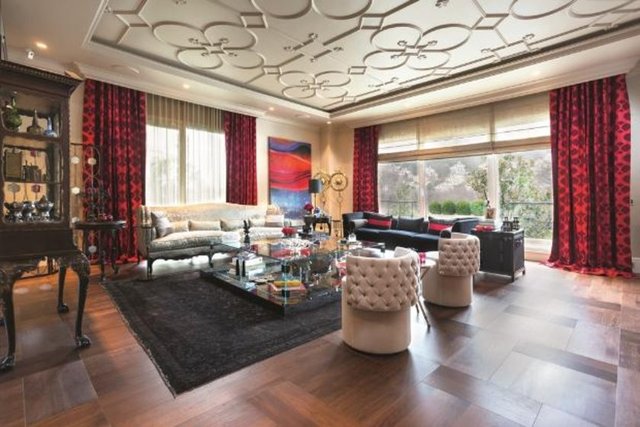 Çift bin 200 metrekarelik, 4 katlı villaya 2013'te taşınmıştı.