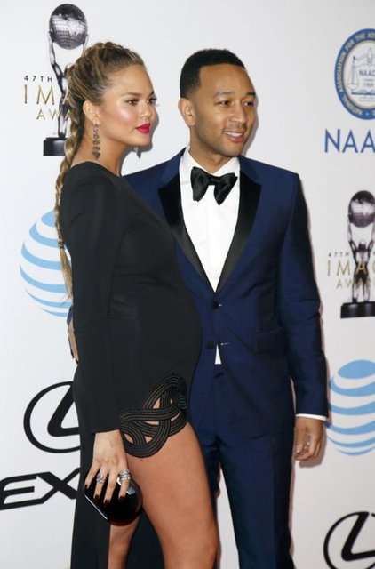 Top model Chrissy Teigen ve müzisyen kocası John Legend da ilk bebeklerini yakında kucaklarına alacak.