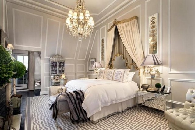 5.Cadde 817 numara New York sosyetesinin en önemli isimlerinden Sale Johnson'nın yatak odası eşsiz Central Park manzarasıyla en imrenilen yatak odalarından biri.