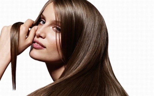 Yumurta: Güçlü saçlar için en etkili protein kaynağı yumurtadır. İçerdiği biotin ve B12 vitaminleriyle saçlarınızı güçlendirir ve sağlıklı olmasına yardımcı olur.
