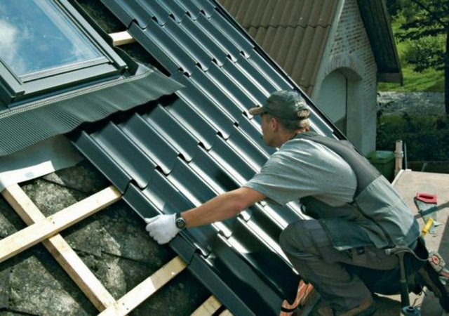 9- Çatı tamircisi - Yıllık geliri: 34 bin 220 dolar - İhtiyaç artışı: % 18