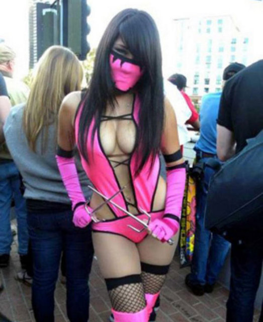 Cosplayerliği meslek olarak yapanlar olmasına karşın hobi olarak yapan insanlar da vardır...