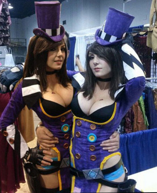 Cosplay çalışmaları kimi zaman sokaklarda kimi zaman alışveriş merkezlerinde kimi zaman da özel stüdyolarda sergilenir...