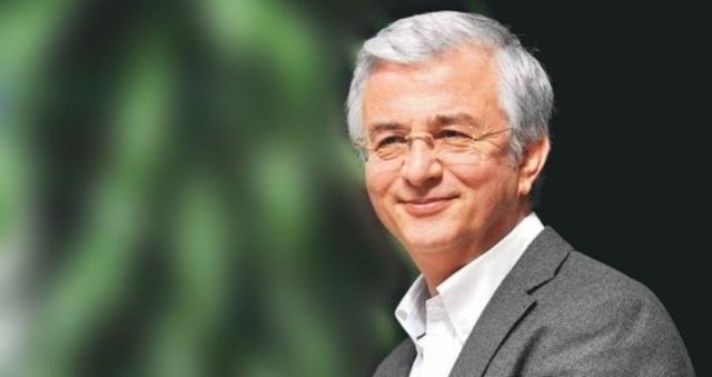 YENİ ORTAĞI BABASI OLDUEski eşinin bu talebi üzerine ünlü televizyoncu, geçtiğimiz günlerde Fakülte'deki ortaklığından resmen ayrıldı. Şirin Ediger, Okan Bayülgen'in ardından babası Prof. Dr. Şevket Volkan Ediger'i ajansına ortak etti.