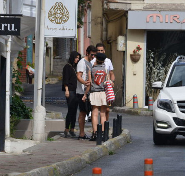 Şirin döndü! Okan Bayülgen'in bütün yalanlamalarının ardından geçen ay boşandıklarını itiraf eden Şirin Ediger, uzun bir aradan sonra Bebek'te ortaya çıktı.