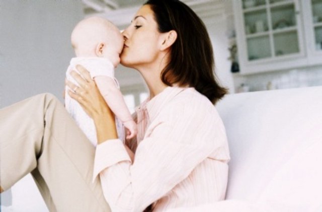 Anneler genelde bebeğin cinsiyeti belli olur olmaz kıyafetler almaya başlar ve bir türlü sonunu getiremez.