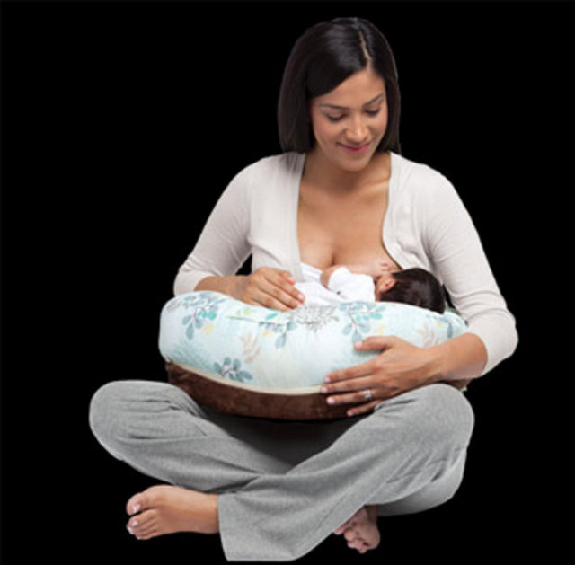 BOPPY -  - Bebeğinizi emzirseniz de emzirmeseniz de, onu beslerken kullanacağınız harika bir yastık.