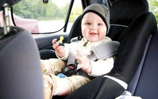 Gezmeye gittiğinizde arabadan çıkarabilir ve onu bir tür koltuk olarak da kullanabilirsiniz.