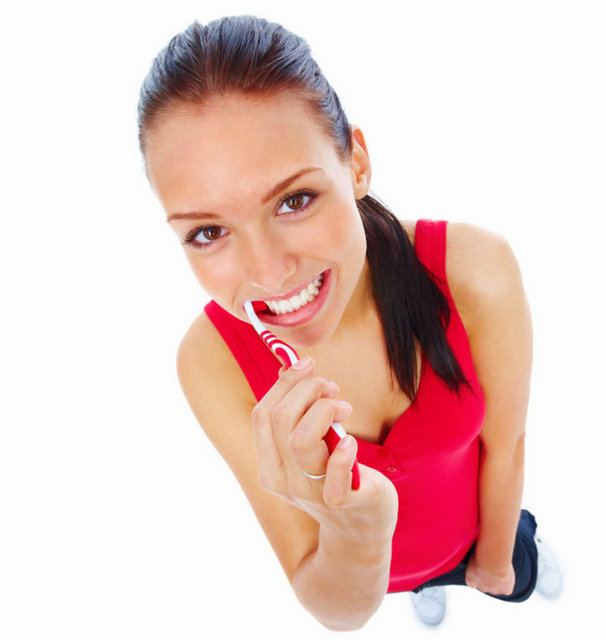 Yemekten hemen sonra dişlerinizi fırçalayın.