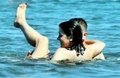 Sıcaktan bunalıp soluğu denizde alan turistler birbirleriyle şakalaştı, su sporları yaptı, bazıları da mavi yolculuğa çıkarak Kara Ada, Tavşan Burnu, Akvaryum ve Haremtan Koyu’nda sıcak ve güneşli havanın tadını çıkardı.\n