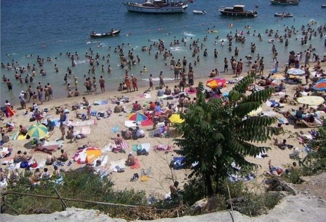 - Kınalıada Vapur İskelesi sağ ve sol tarafı